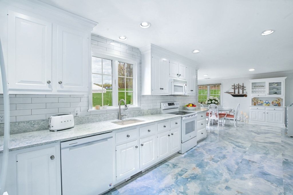 Dining room, Interior, Kitchen, Recessed Lighting