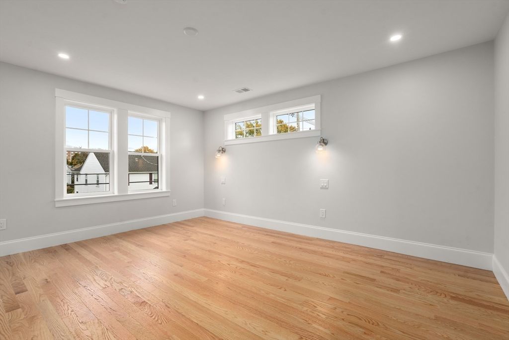 Empty room, Interior, Recessed Lighting, Wood Texture Flooring
