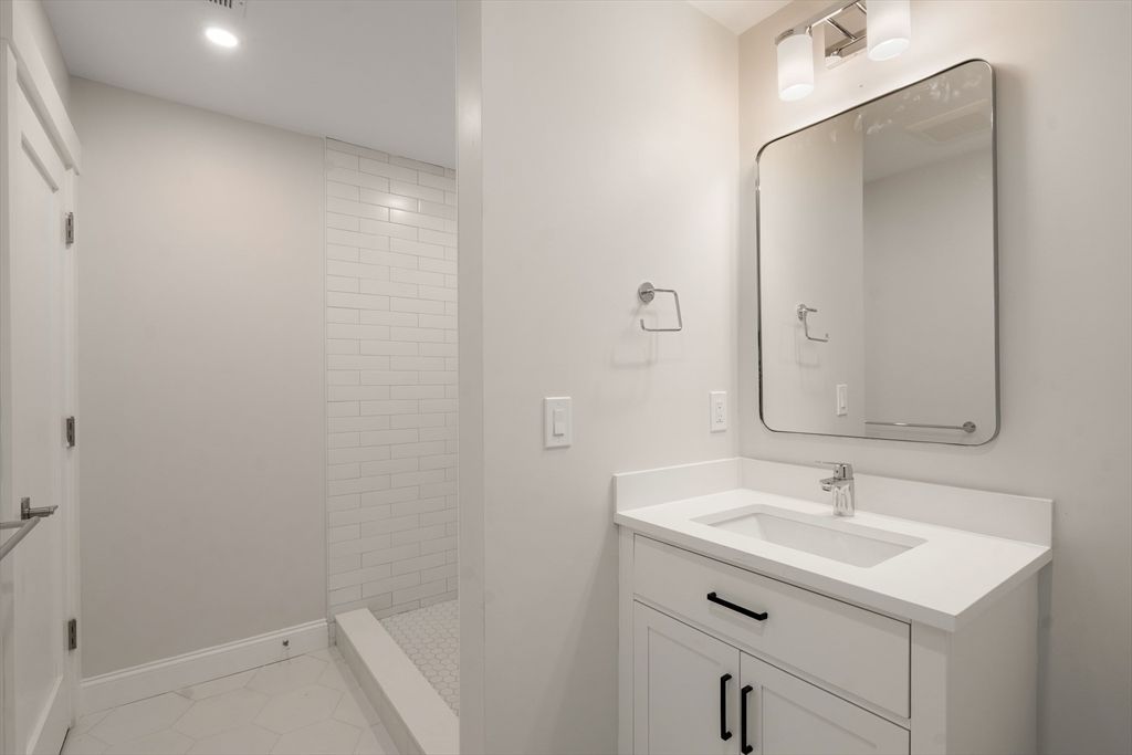 Bathroom, Interior, Recessed Lighting
