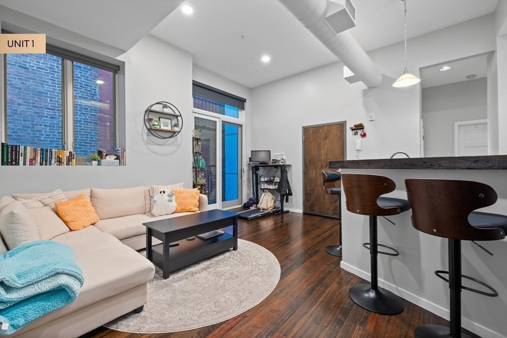 Interior, Living room, Pendant Lights, Recessed Lighting, Wood Texture Flooring