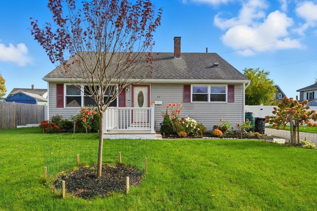 Backyard, Exterior, Facade, Cape Cod