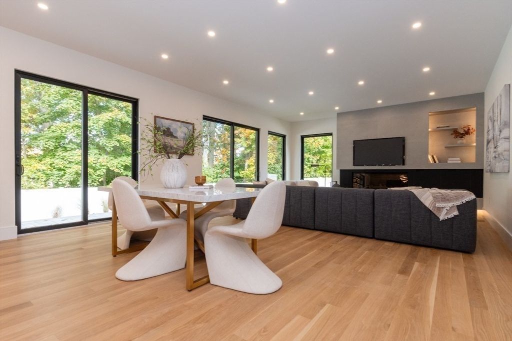 Dining room, Interior, Living room, Recessed Lighting, Wood Texture Flooring