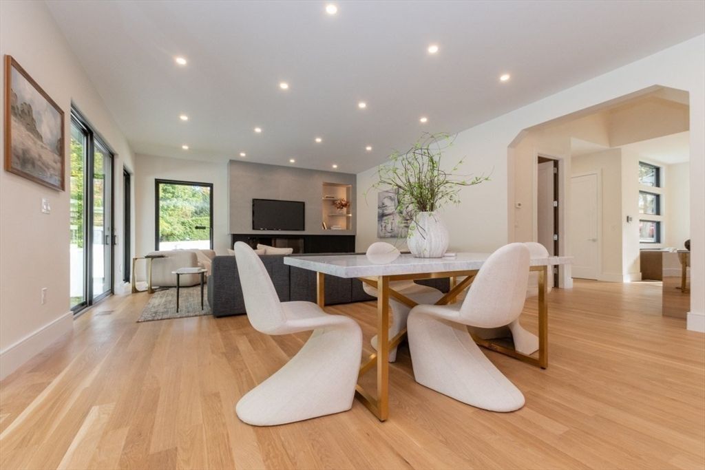 Dining room, Interior, Living room, Recessed Lighting, Wood Texture Flooring