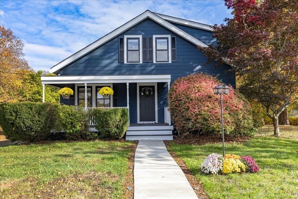 Exterior, Facade, Queen Anne Victorian