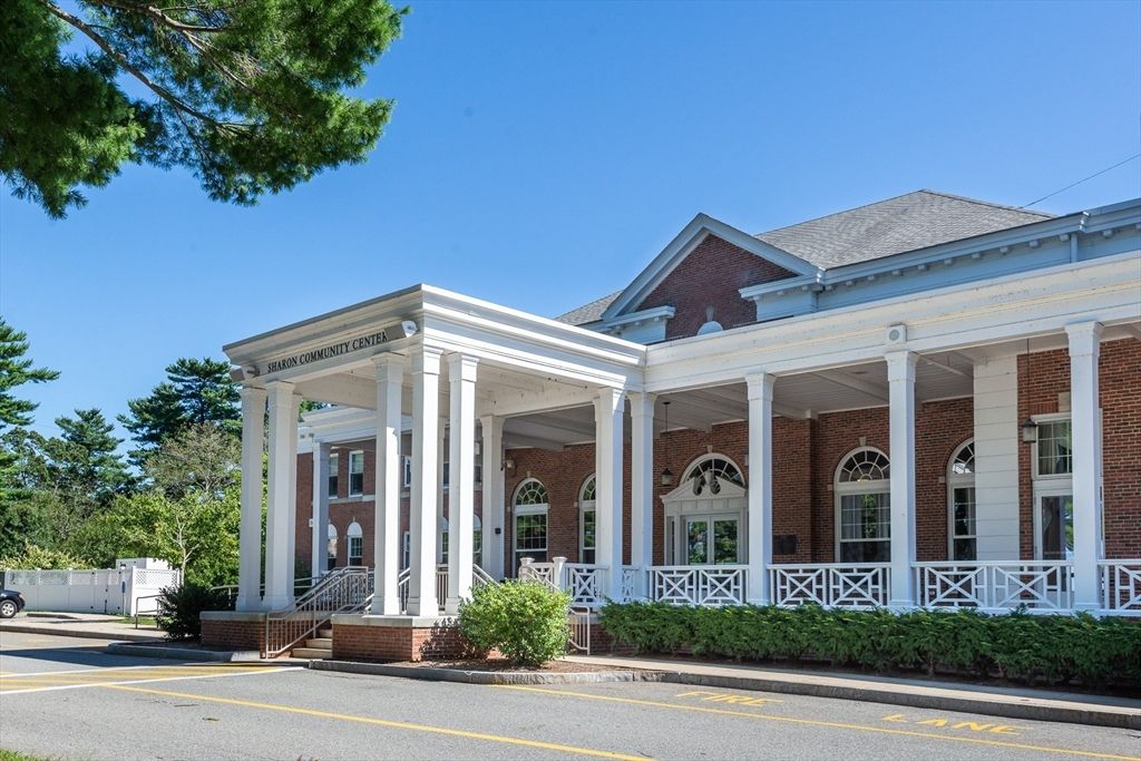 Exterior, Facade, Brick Facade, Georgian