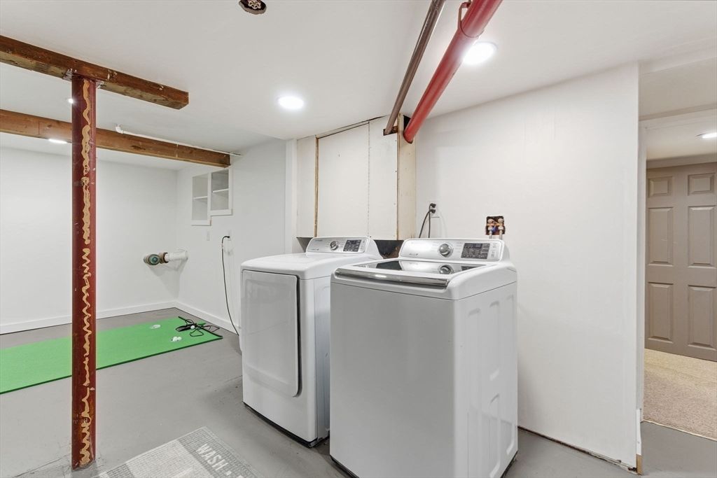 Interior, Recessed Lighting, Washer, Wooden Beams