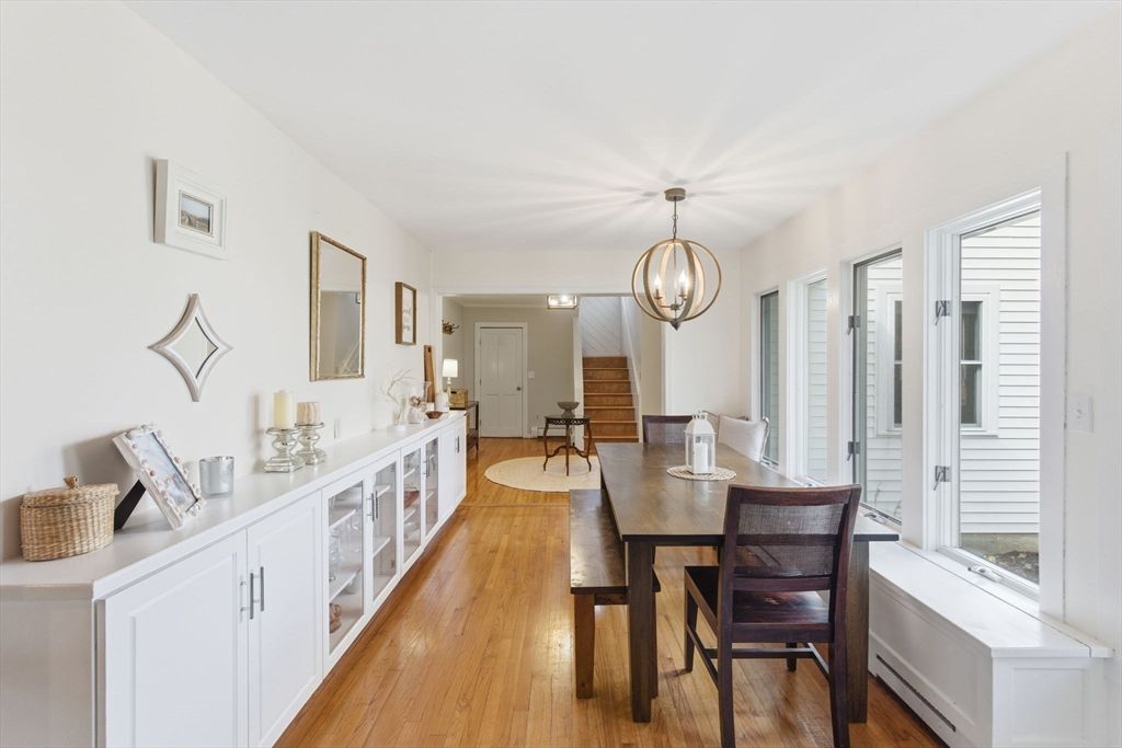 Chandelier, Dining room, Interior, Pendant Lights, Wood Texture Flooring