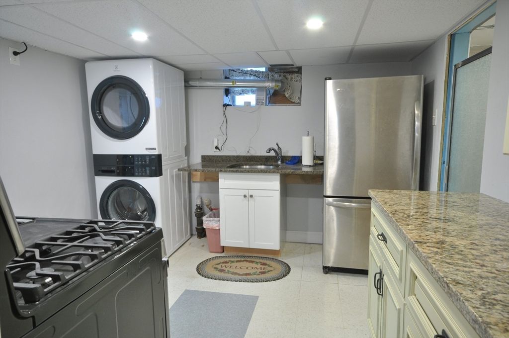 Interior, Kitchen, Recessed Lighting, Washer