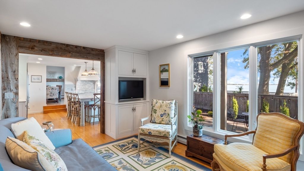 Dining room, Interior, Living room, Pendant Lights, Recessed Lighting, Wood Texture Flooring