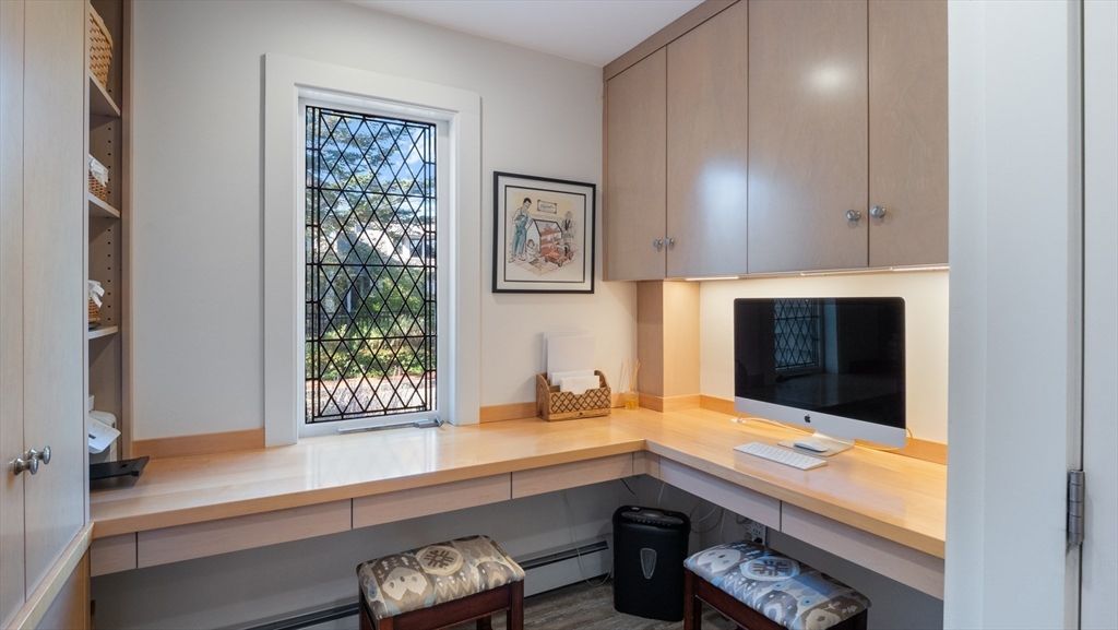 Home Office, Interior