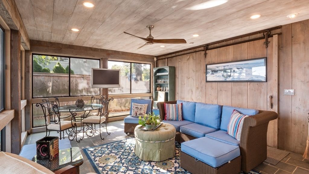 Dining room, Interior, Living room, Recessed Lighting, Wooden Ceilings, Wooden Walls