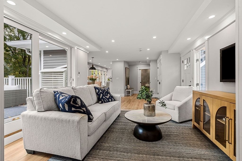 Interior, Living room, Pendant Lights, Recessed Lighting, Wood Texture Flooring