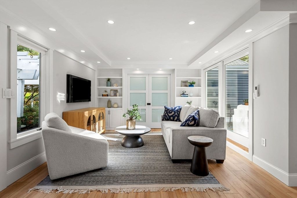 Interior, Living room, Recessed Lighting, Wood Texture Flooring