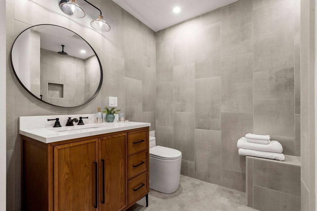 Bathroom, Interior, Recessed Lighting