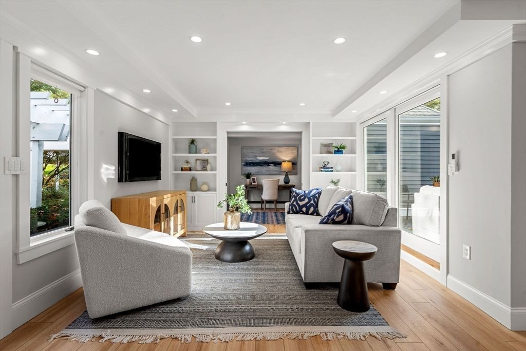 Interior, Living room, Recessed Lighting, Wood Texture Flooring