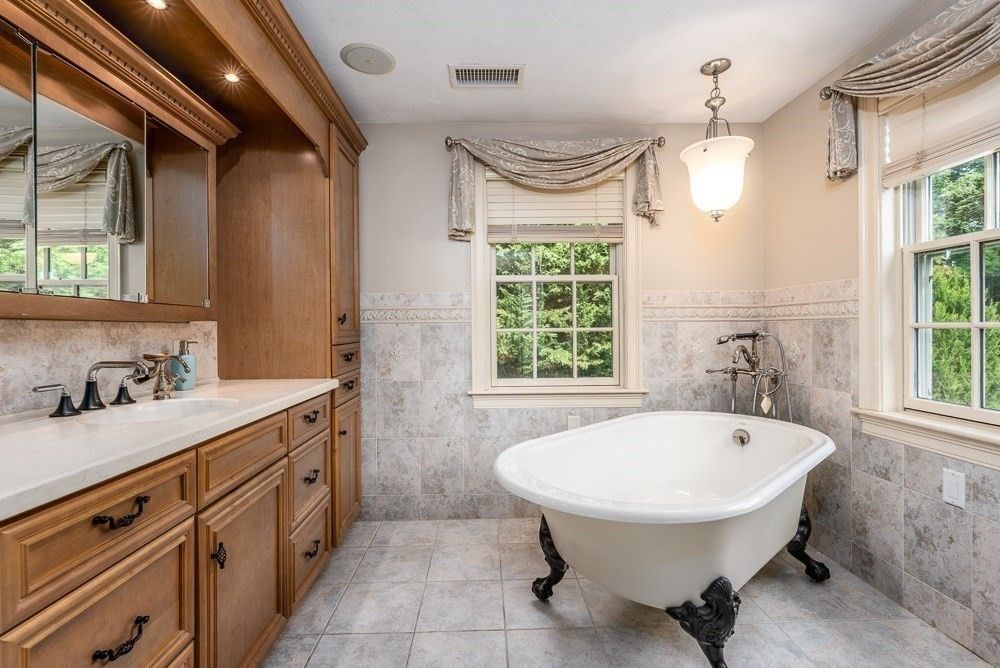 Bathroom, Free Standing Baths, Interior, Pendant Lights, Recessed Lighting