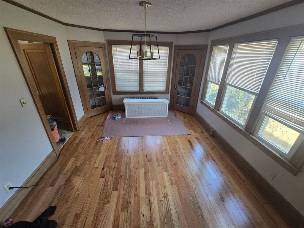 Interior, Pendant Lights, Wood Texture Flooring