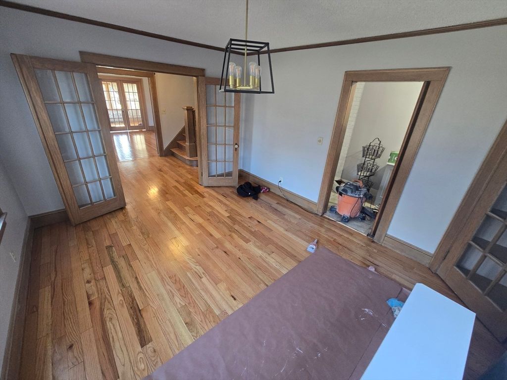 Interior, Pendant Lights, Wood Texture Flooring