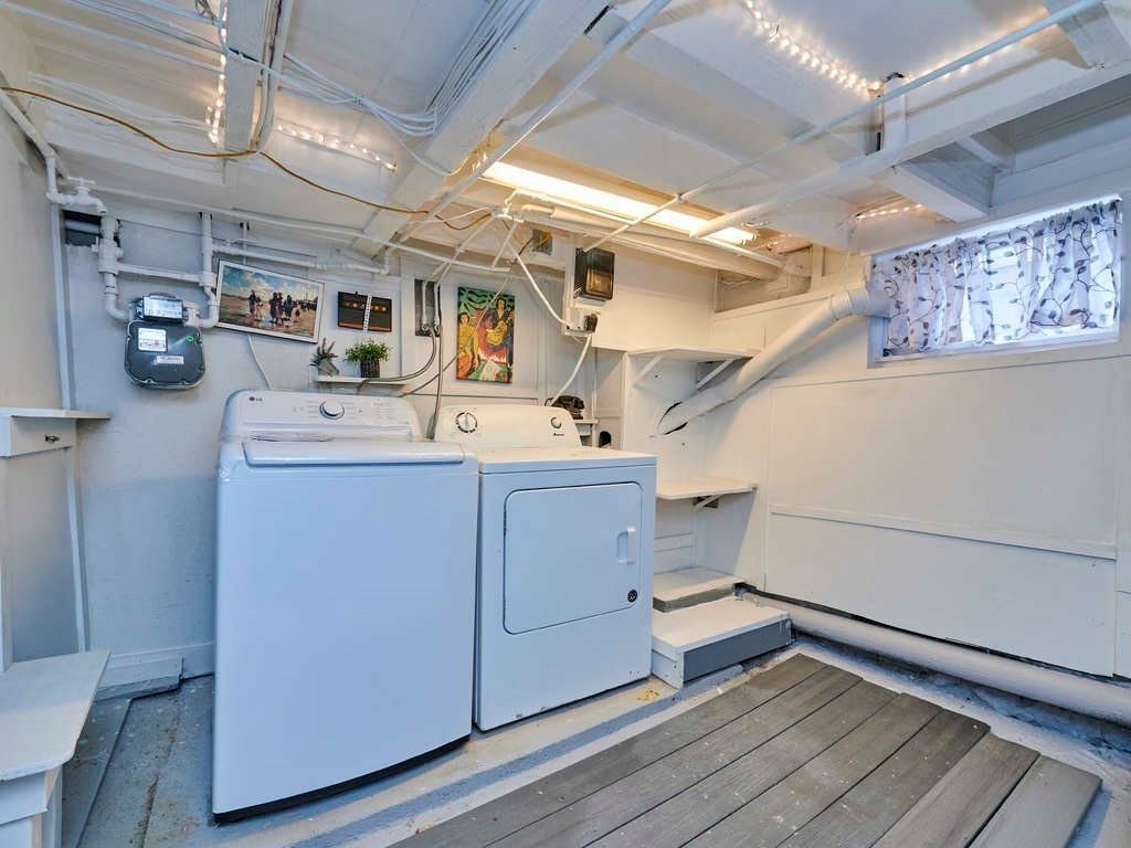 Interior, Washer, Wood Texture Flooring