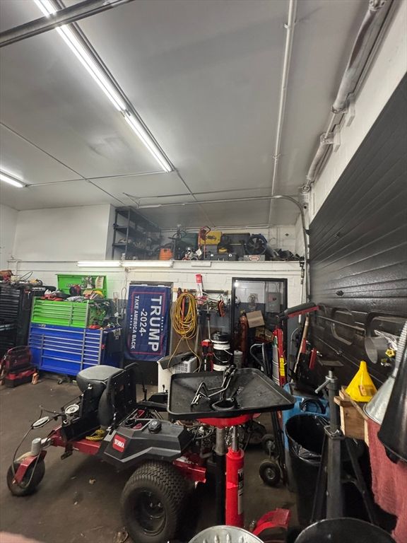 Garage, Interior