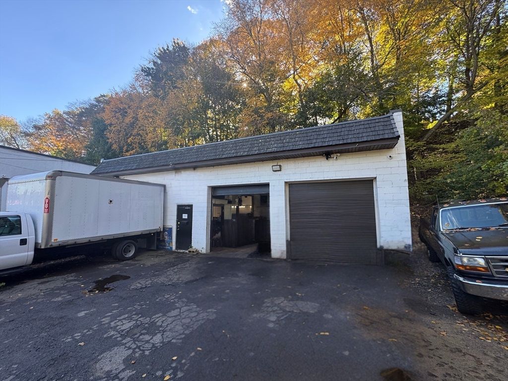 Detached Garage, Exterior