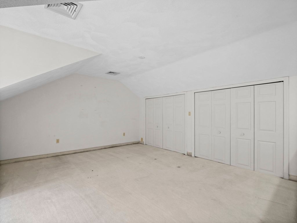 Empty room, Interior