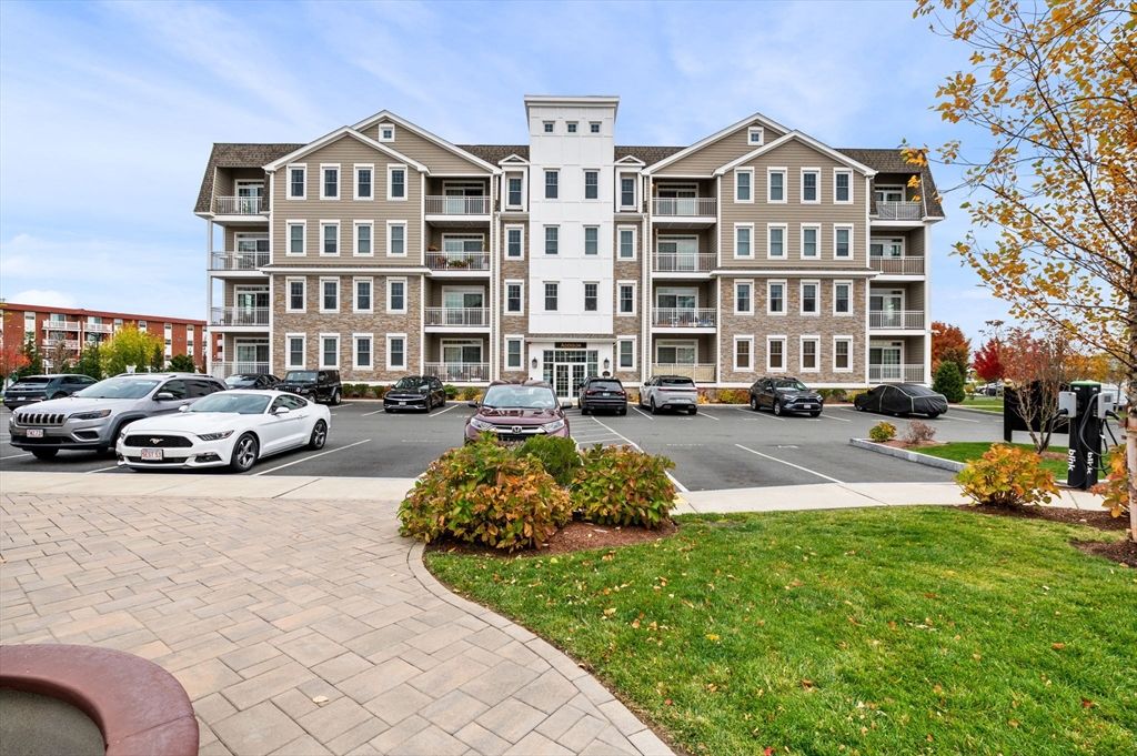 Exterior, Facade, Condo Building