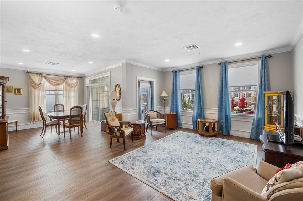 Dining room, Interior, Living room, Recessed Lighting, Wood Texture Flooring