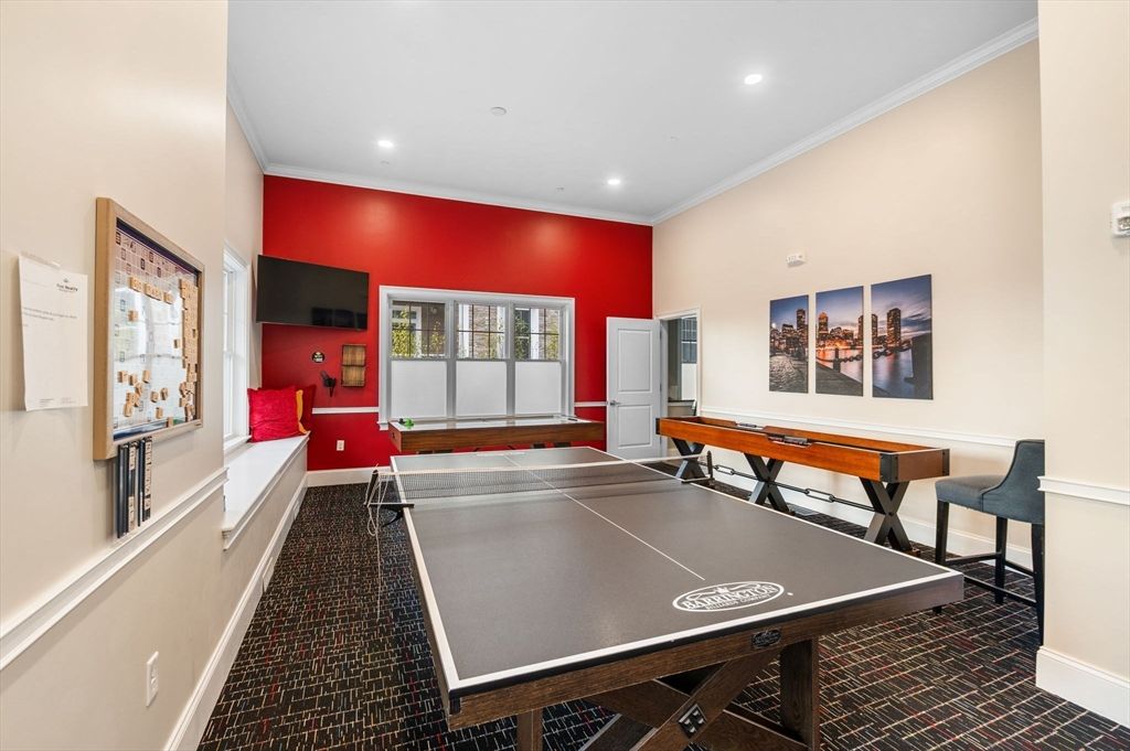 Game Room, Interior, Recessed Lighting