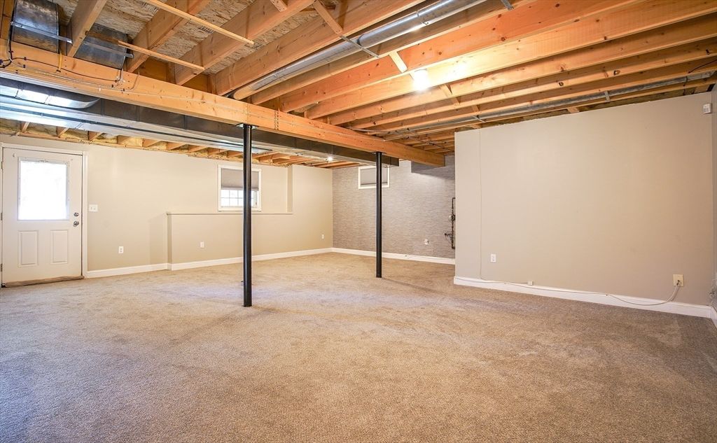 Empty room, Interior, Wooden Beams, Wooden Ceilings