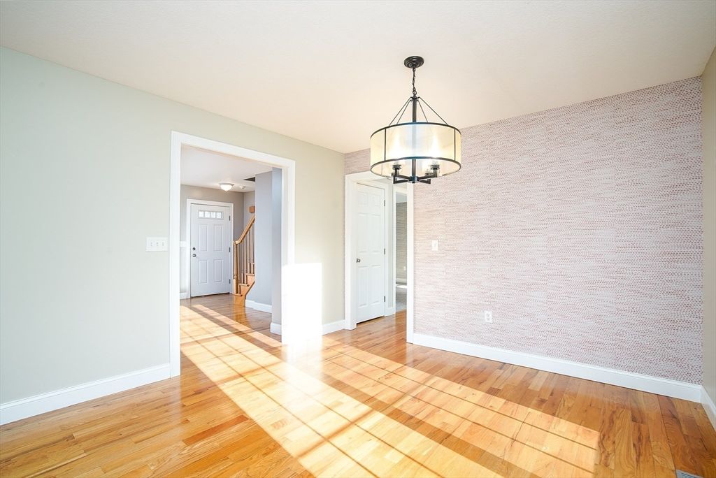 Empty room, Interior, Pendant Lights, Wood Texture Flooring