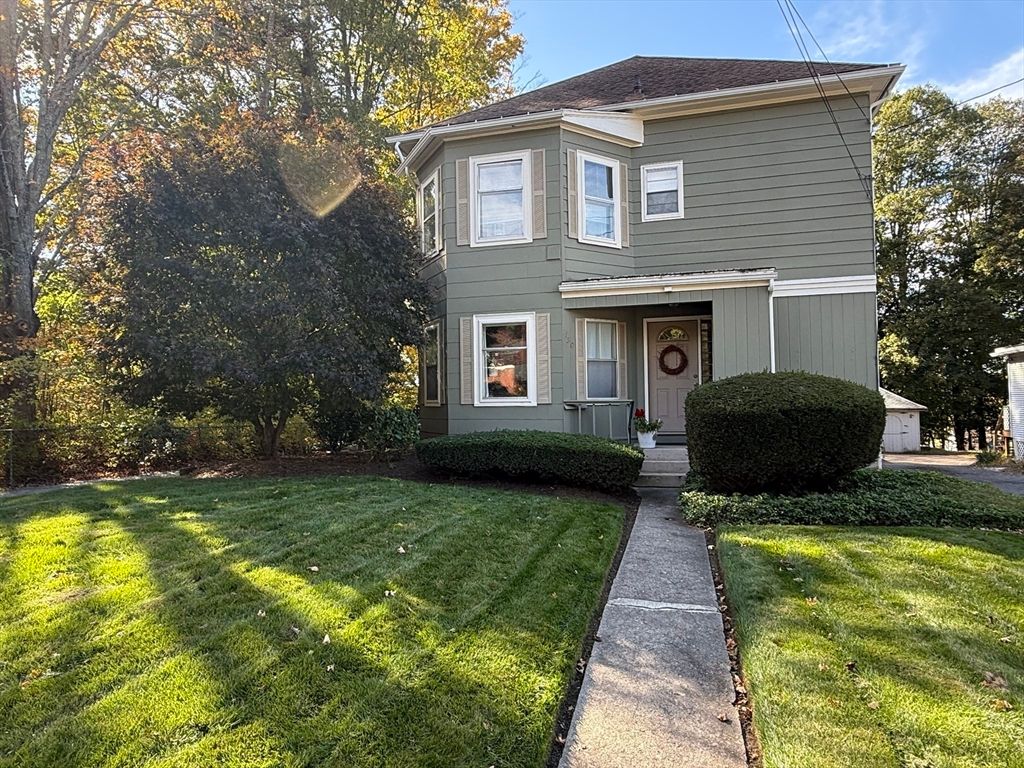 Exterior, Facade, American Foursquare