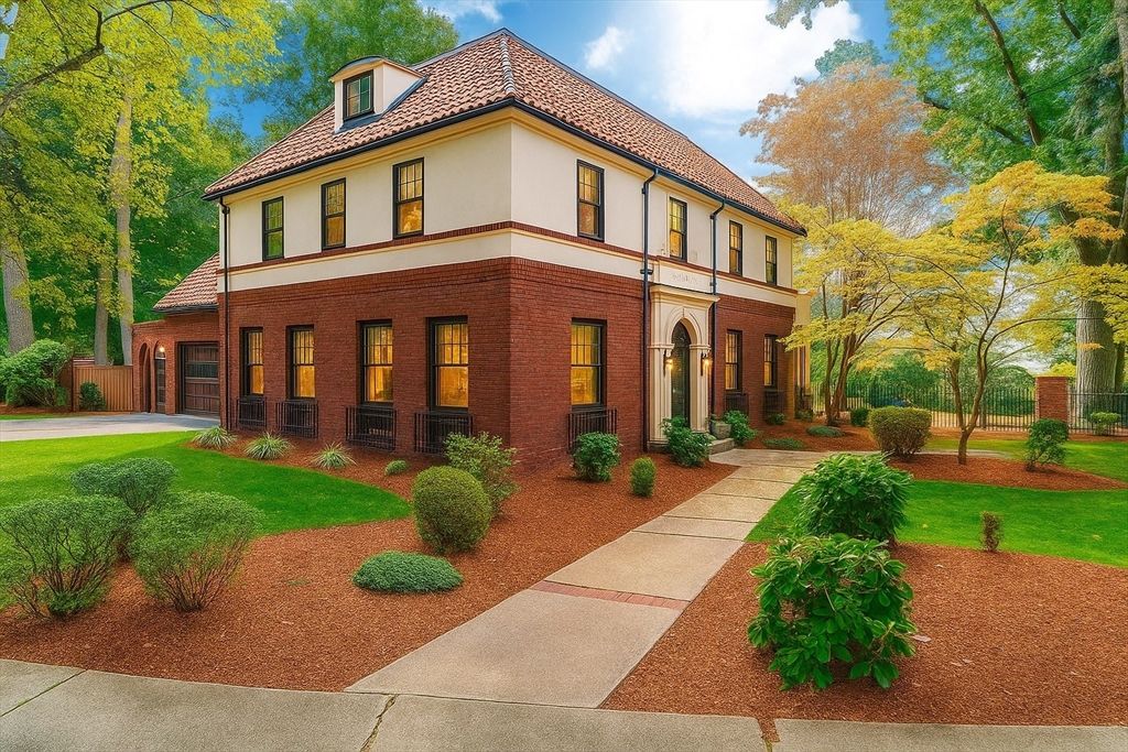 Exterior, Facade, Brick Facade, French Provincial