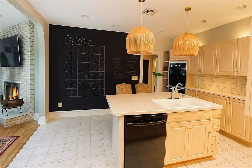 Fireplace, Interior, Kitchen, Pendant Lights, Recessed Lighting