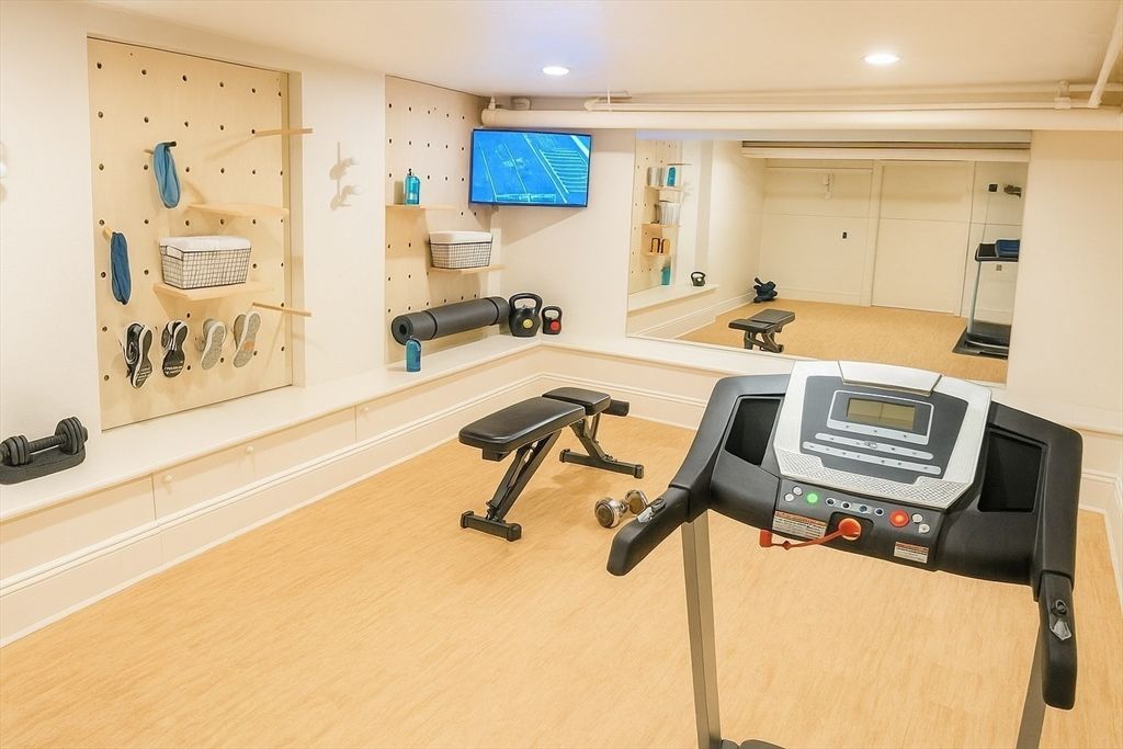 Fitness Equipment, Interior, Recessed Lighting, Wood Texture Flooring