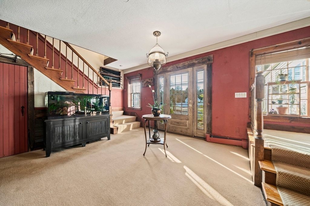 Chandelier, Interior