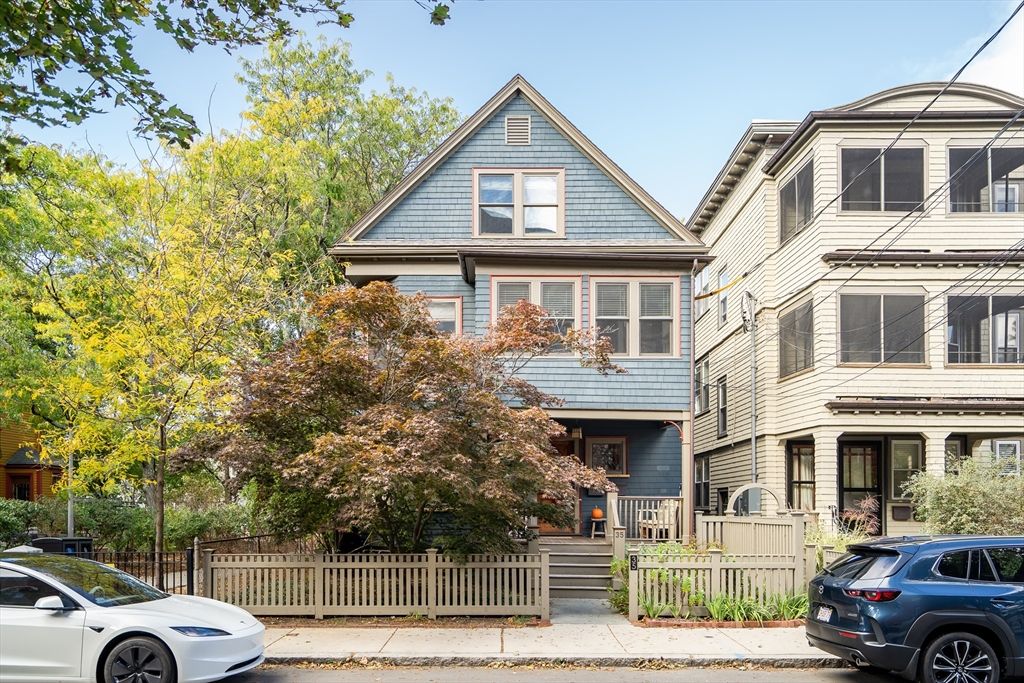 Exterior, Facade, Queen Anne Victorian