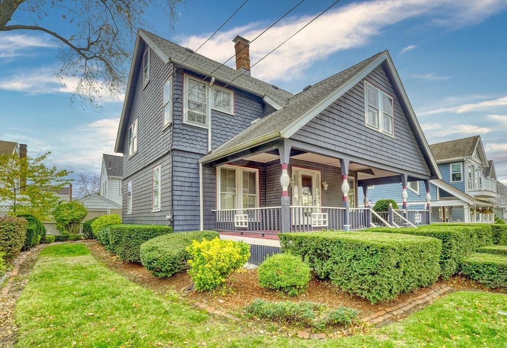 Exterior, Facade, Queen Anne Victorian