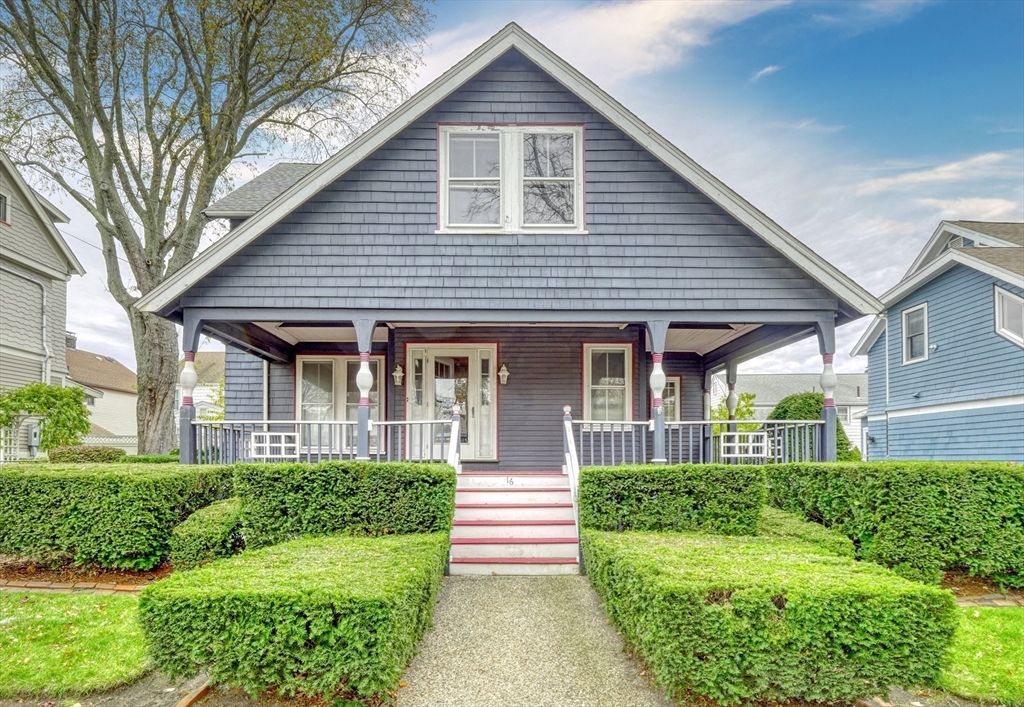 Exterior, Facade, Queen Anne Victorian