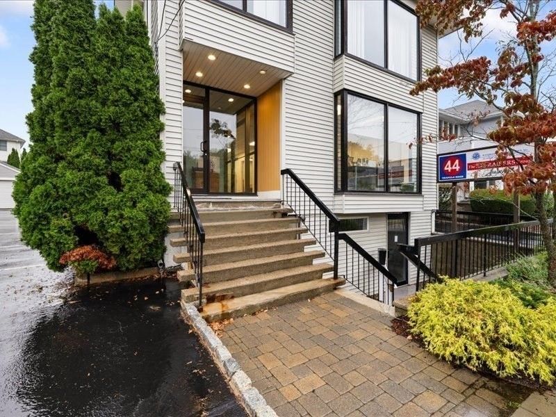 Exterior, Facade, Rowhouse