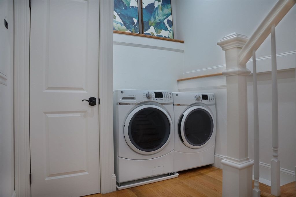 Interior, Washer, Wood Texture Flooring