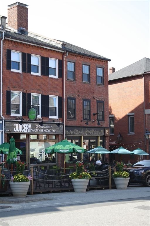 Exterior, Facade, Brick Facade, Rowhouse