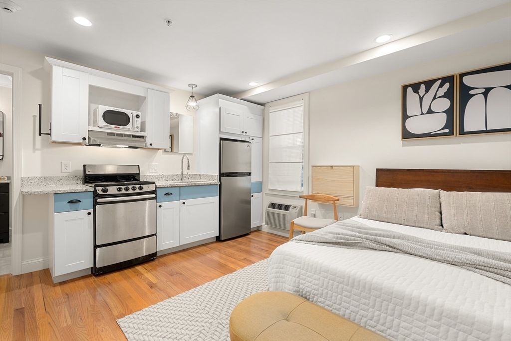 Bedroom, Interior, Kitchen, Pendant Lights, Recessed Lighting, Stainless Steel Appliances, Wood Texture Flooring