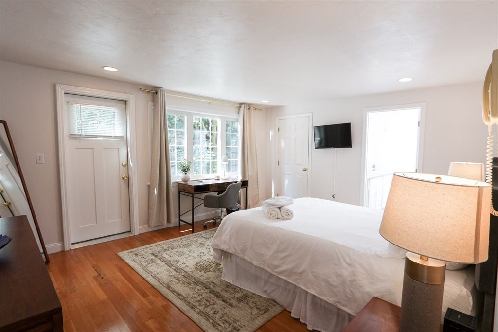 Bedroom, Home Office, Interior, Recessed Lighting, Wood Texture Flooring