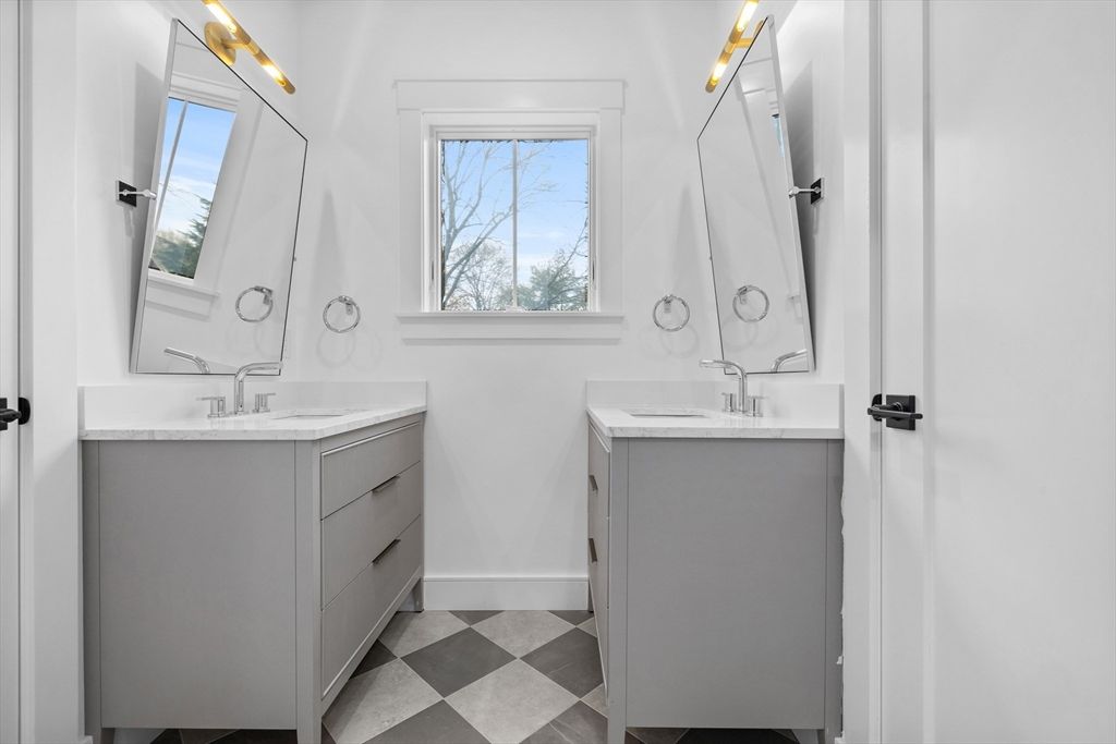 Bathroom, Dual Sink Vanities, Interior