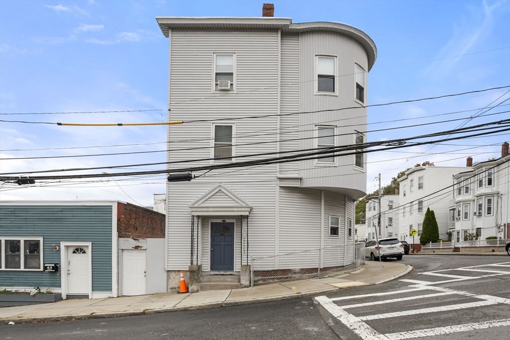 Exterior, Facade, Rowhouse