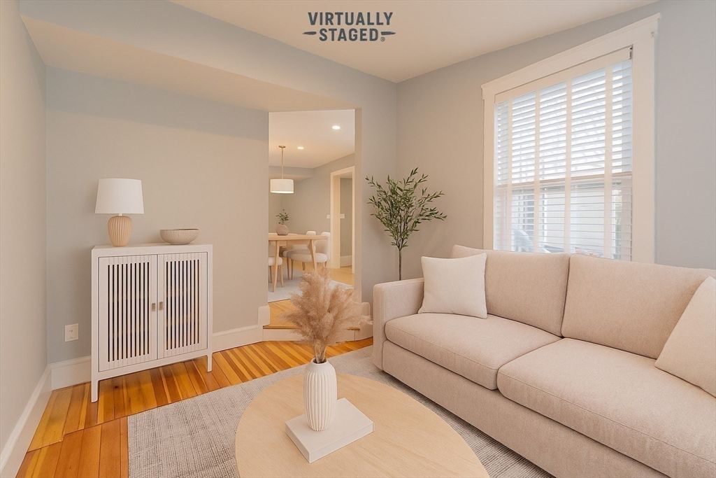 Dining room, Interior, Living room, Pendant Lights, Recessed Lighting, Wood Texture Flooring