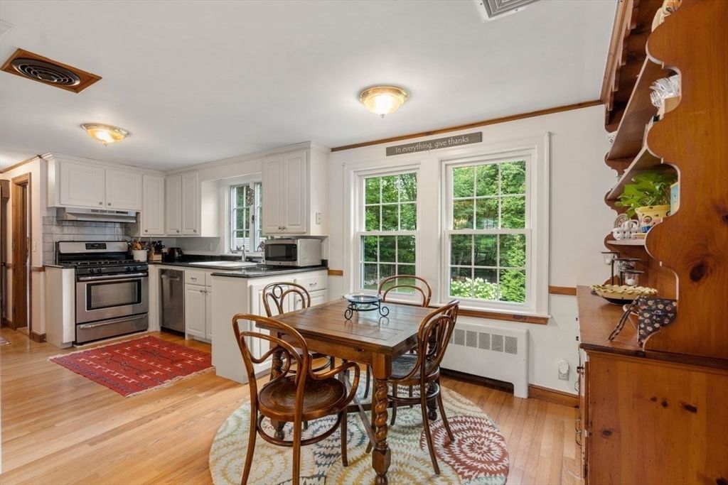 Dining room, Interior, Kitchen, Stainless Steel Appliances, Wood Texture Flooring