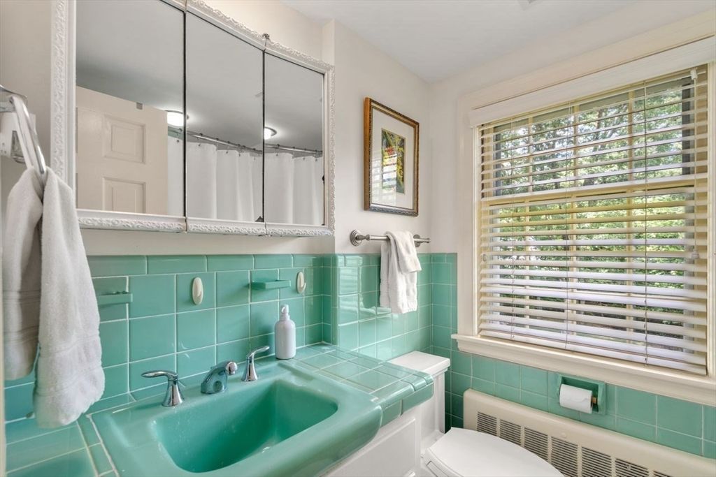 Bathroom, Interior, Tile Countertops