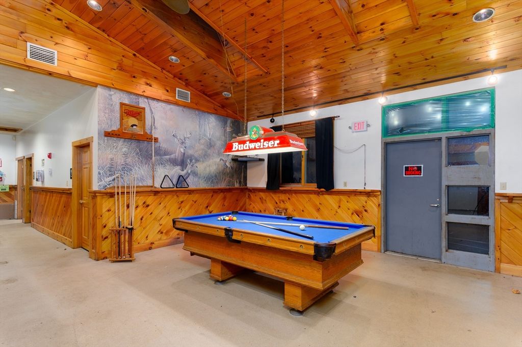 Billiard Table, Game Room, Interior, Wooden Ceilings, Wooden Walls